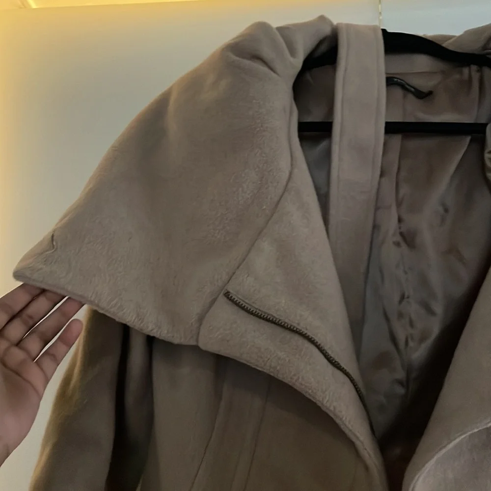 Tan coat - Picture 2 of 3